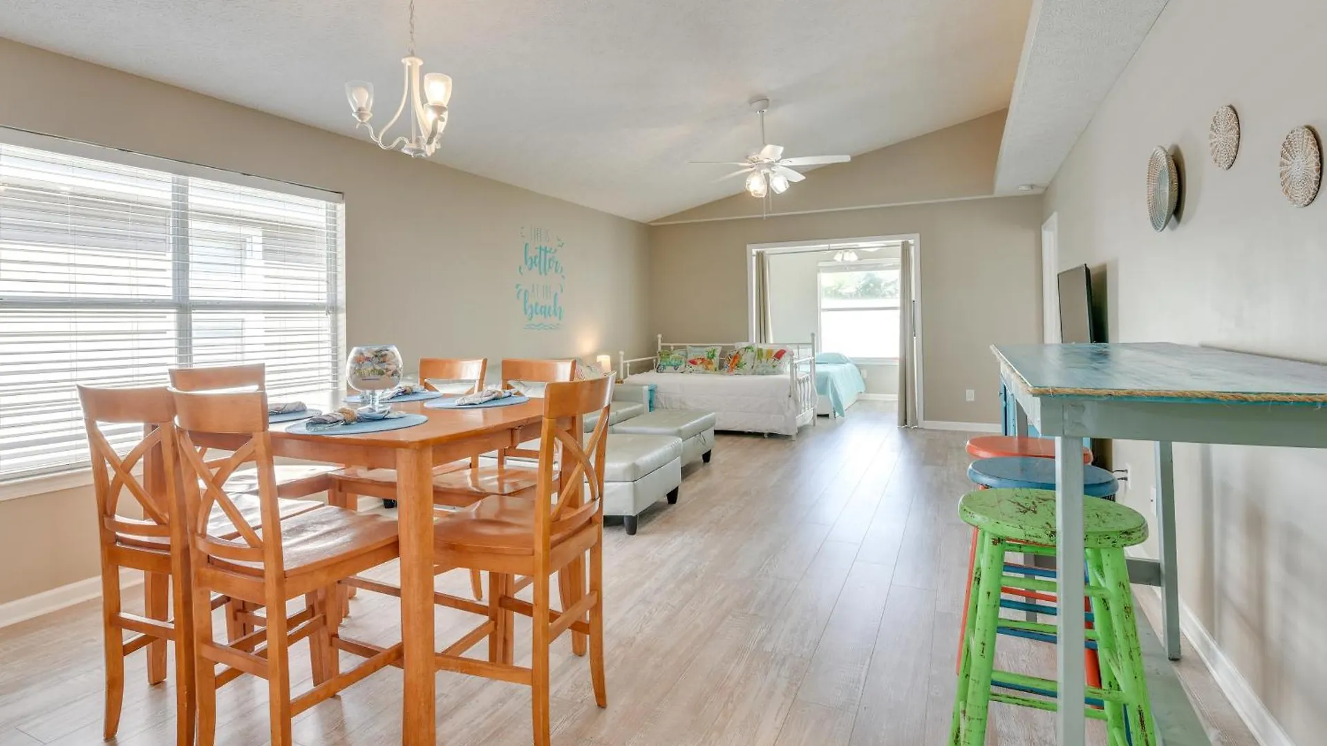 1 Mi To Shore Home With Patio In Panama City Beach Nyaraló