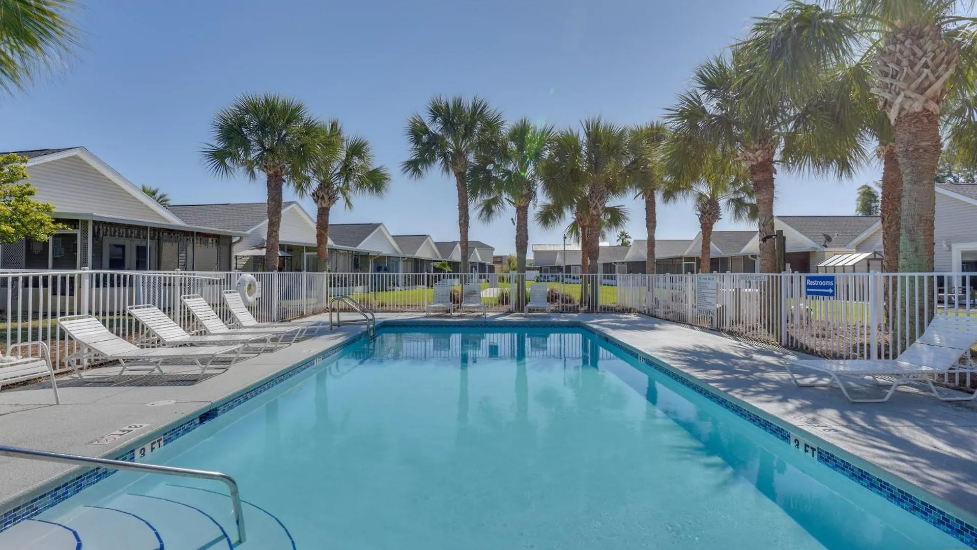 1 Mi To Shore Home With Patio In パナマシティービーチ